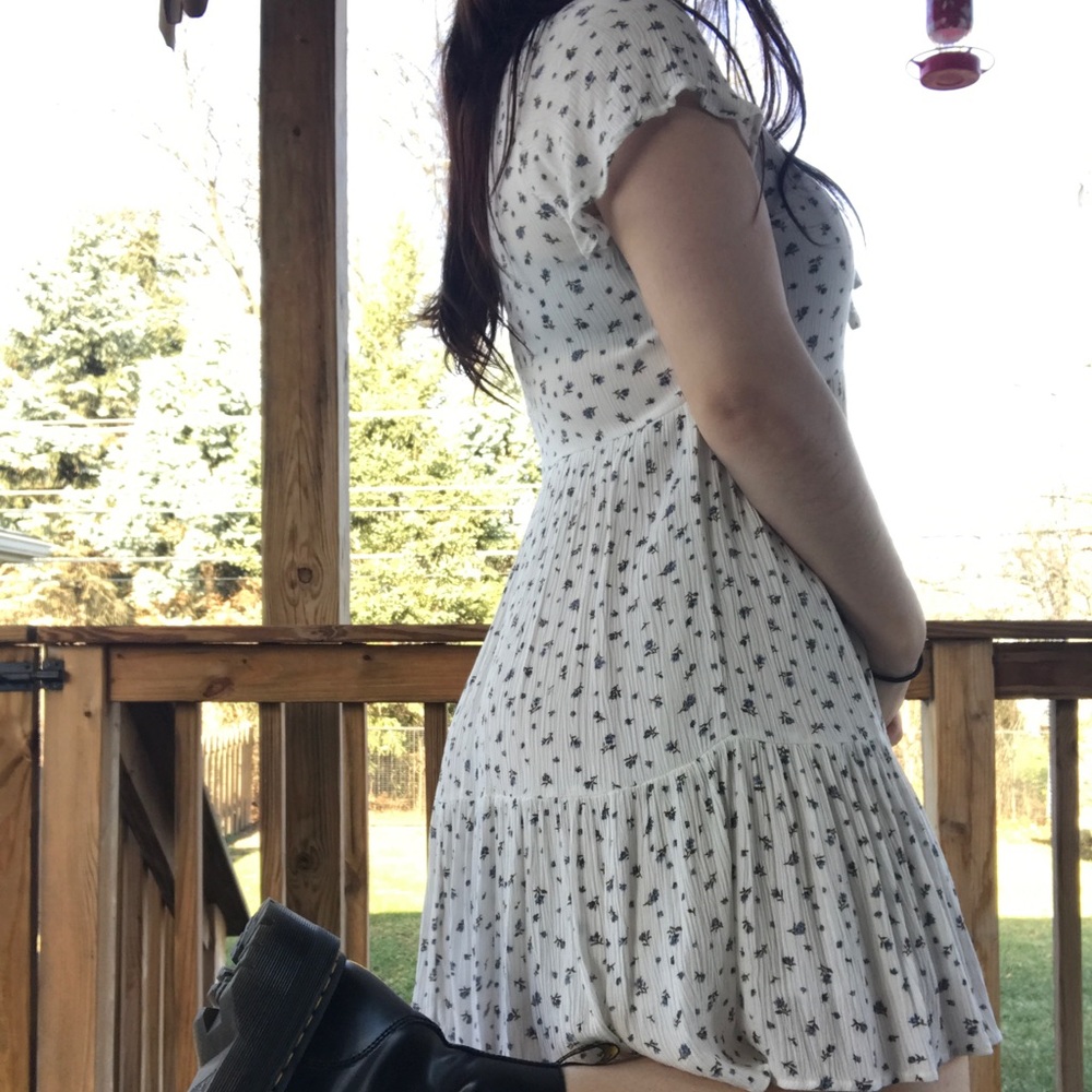american eagle blue and white floral dress